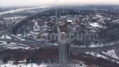 冬季基辅<strong>的祖国母亲</strong>纪念碑。